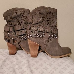 Buckle "Not Rated" Boots!!